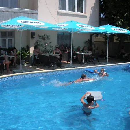 Peshev Family Hotel 3*