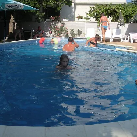 Peshev Family 3* Nesebar