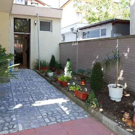 Hotel Peshev Family 3*