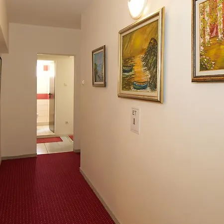 Peshev Family Hotel 3*
