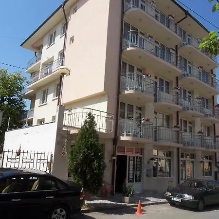 пешев семеен 3* Несебър