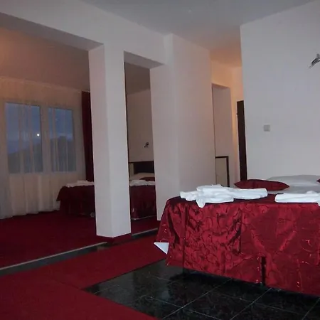 Хотел пешев семеен 3*